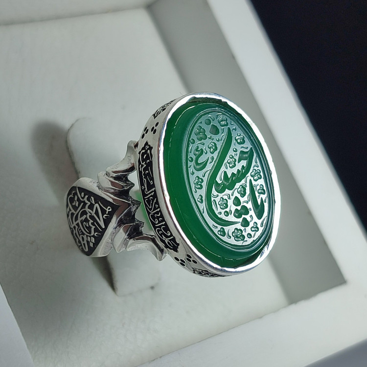 انگشتر نقره باسنگ عقیق سبز حکاکی یاحسین قلمزنی دور رکاب چهار سلام زیارت عاشورا بغل رکاب یا ابلفضل و حسین اشهاده کد 2309