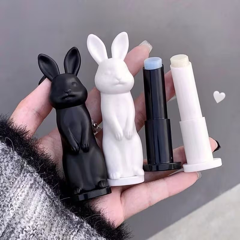 بالم لب کره ای پینترستی خرگوشی فانتزی کیوت بانی خرگوشه فیگور خرگوش بالم لب لاکچری خاص جذاب