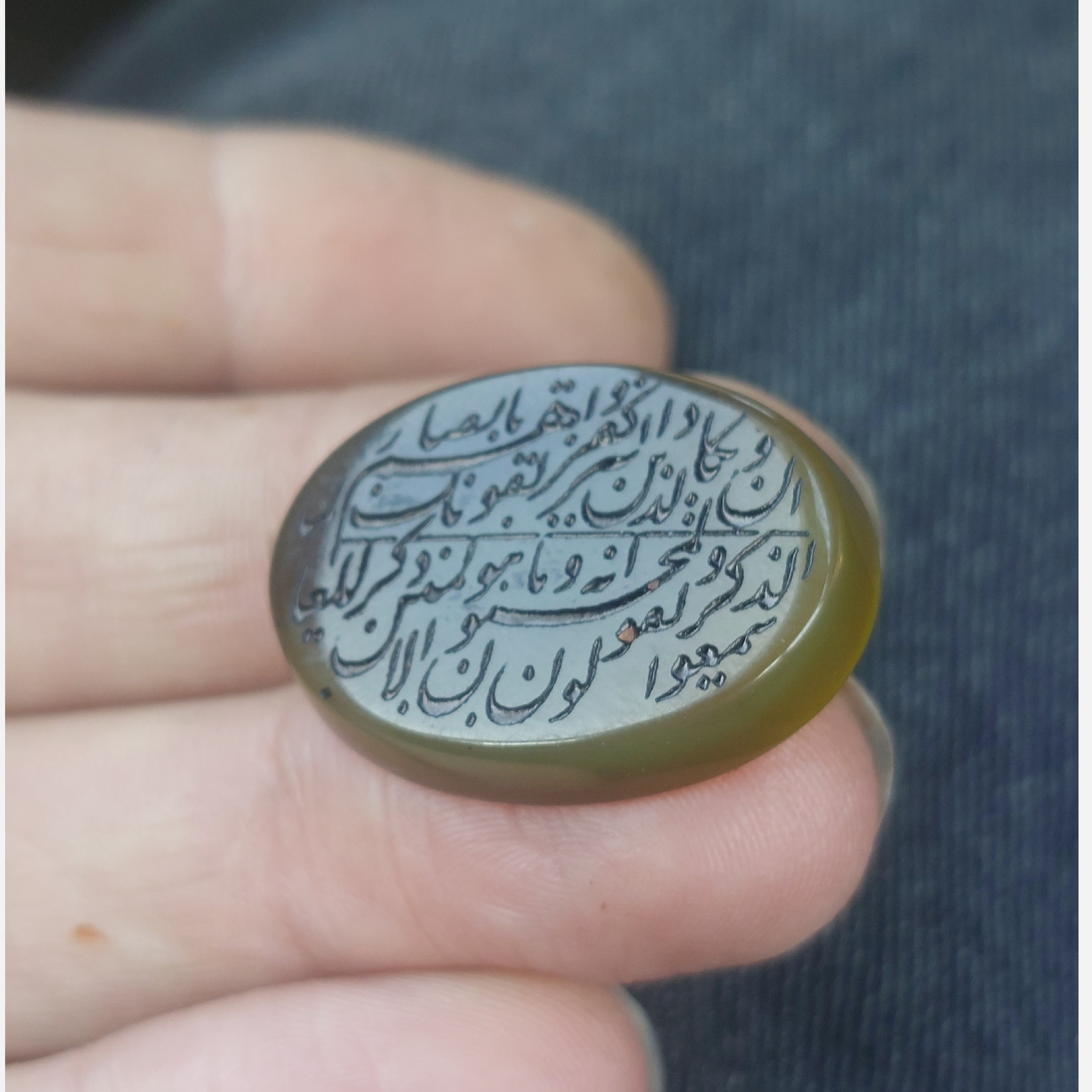 نگین عقیق زرد اصل حکاکی وان یکاد درشت