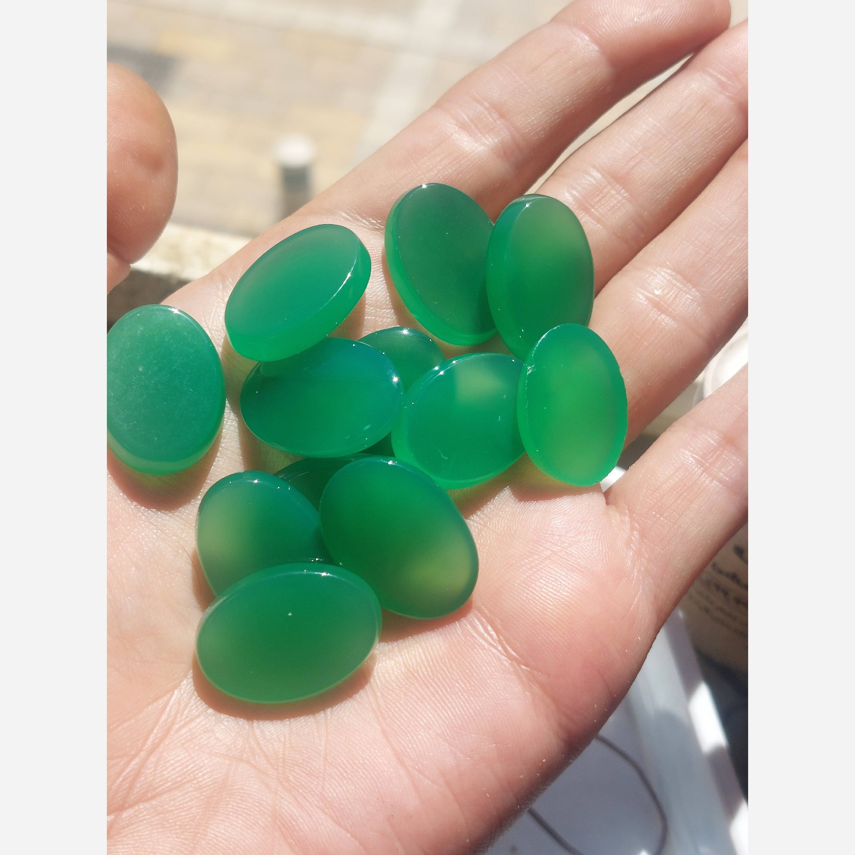 نگین عقیق سبز اصل و معدنی خوشرنگ
