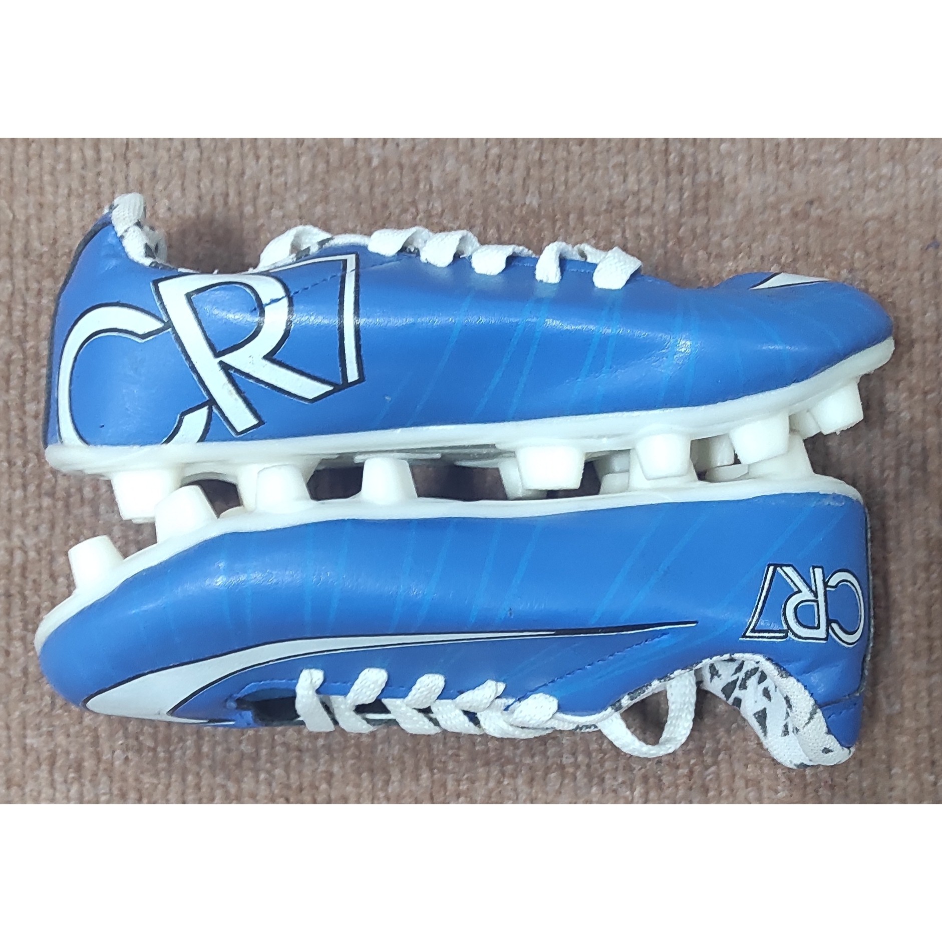 کفش استوک فوتبال اعلا مارک CR7 سایز 31 و 32